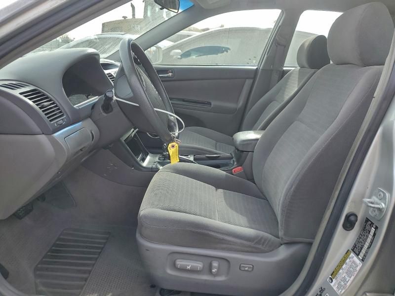 2005 Toyota Camry le