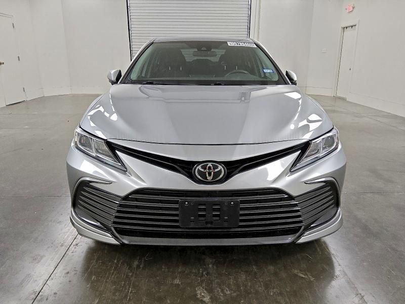 2021 Toyota Camry le