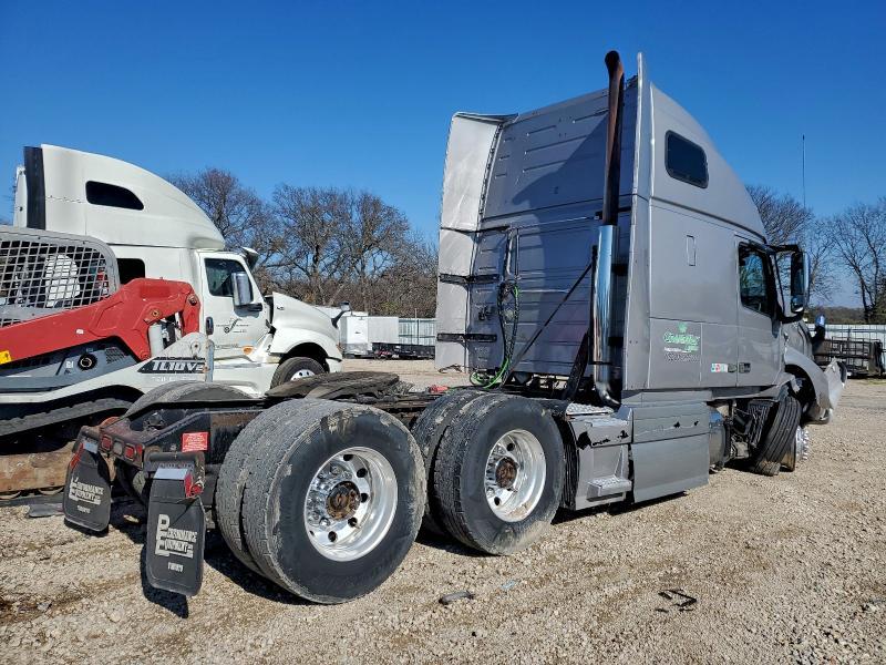 2014 Volv O VNL Semi Truck