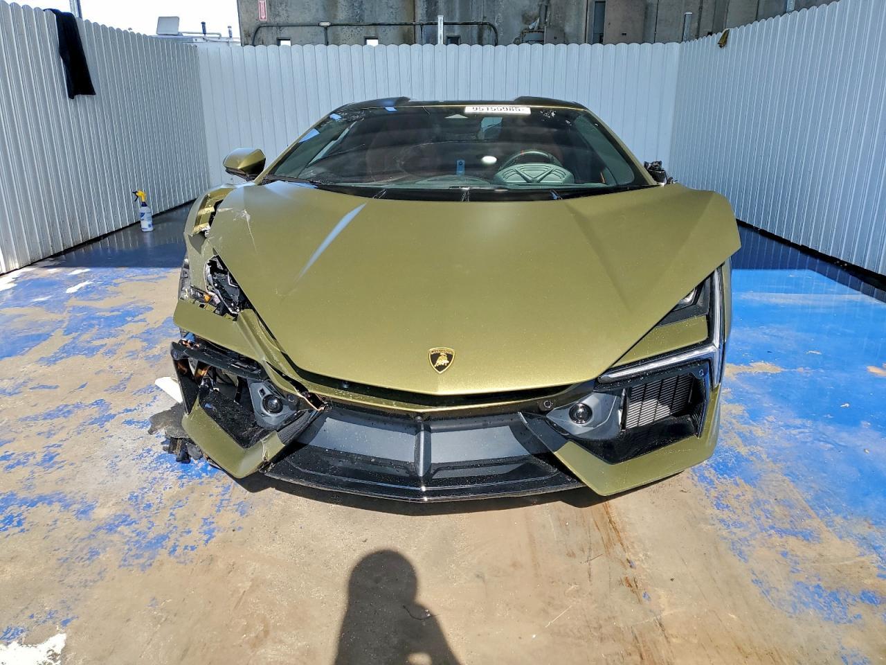 2025 Lamborghini Revuelto