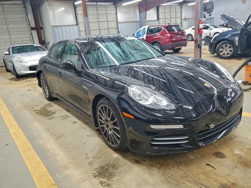 2016 Porsche Panamera 2