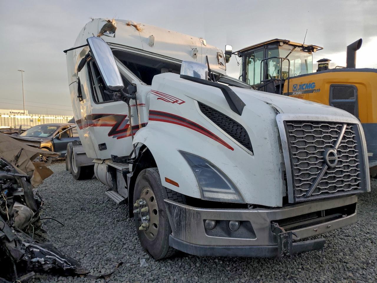 2020 Volvo VNL Semi Truck