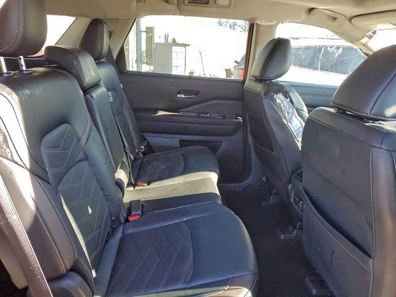 2022 Nissan Pathfinder Platinum