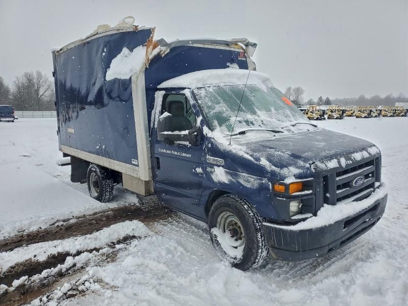 2015 Ford Econoline E350 Super Duty Cutaway Van
