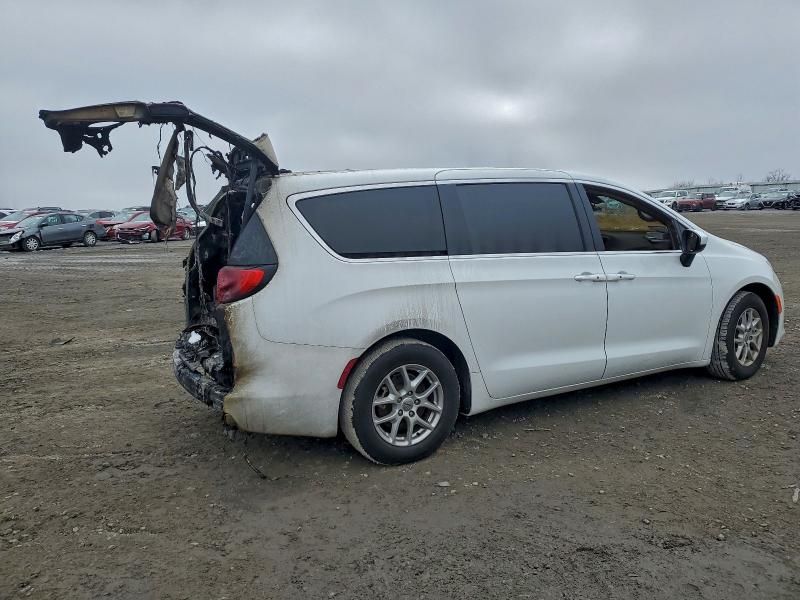 2023 Chrysler Voyager lx