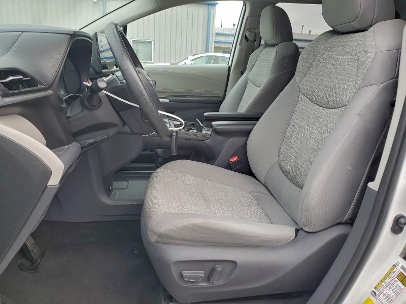 2021 Toyota Sienna le
