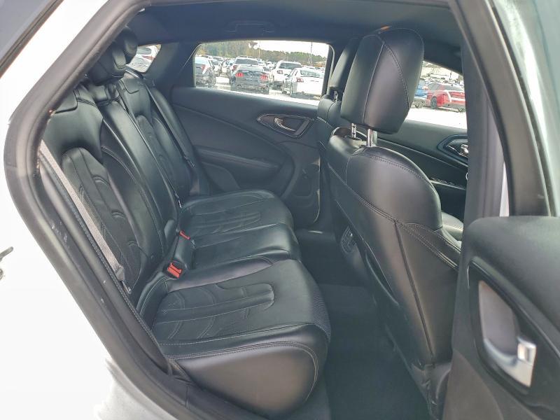 2016 Chrysler 200 s