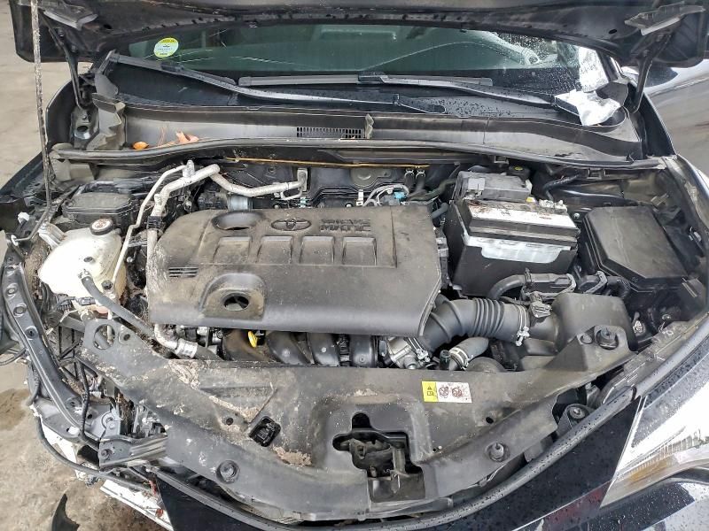 2022 Toyota C-hr xle