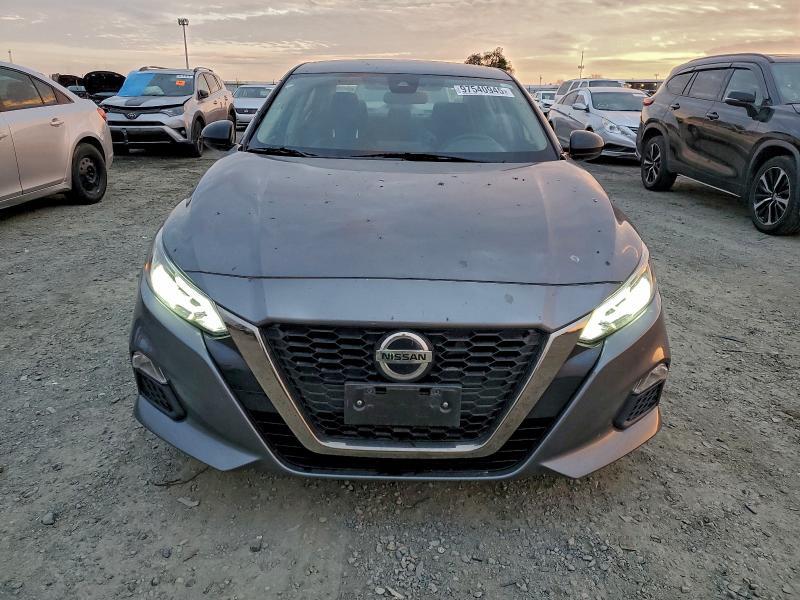 2022 Nissan Altima sr