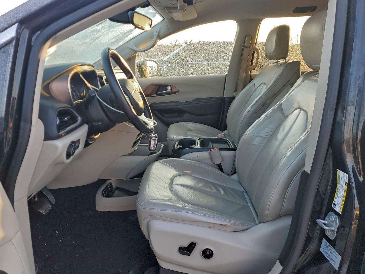 2017 Chrysler Pacifica Touring l