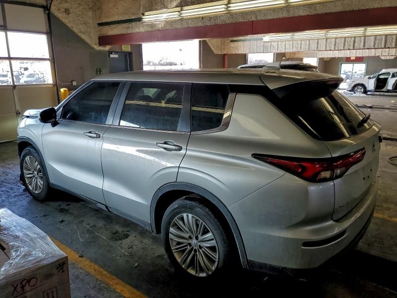 2024 Mitsubishi Outlander es