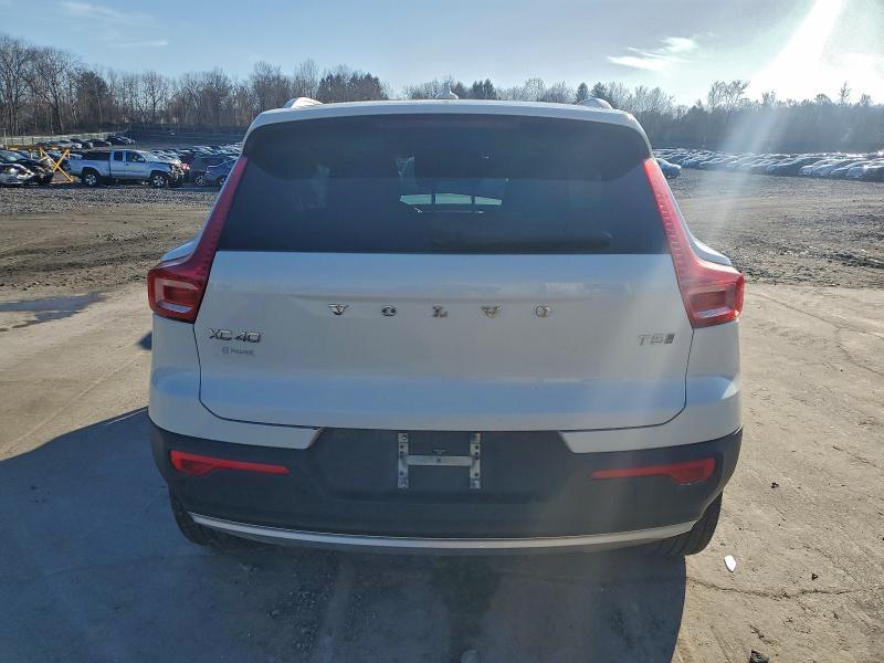 2020 Volvo Xc40 T5 Momentum