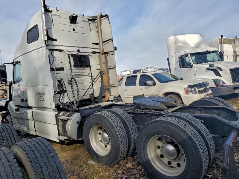 2006 Volvo VNL Semi Truck