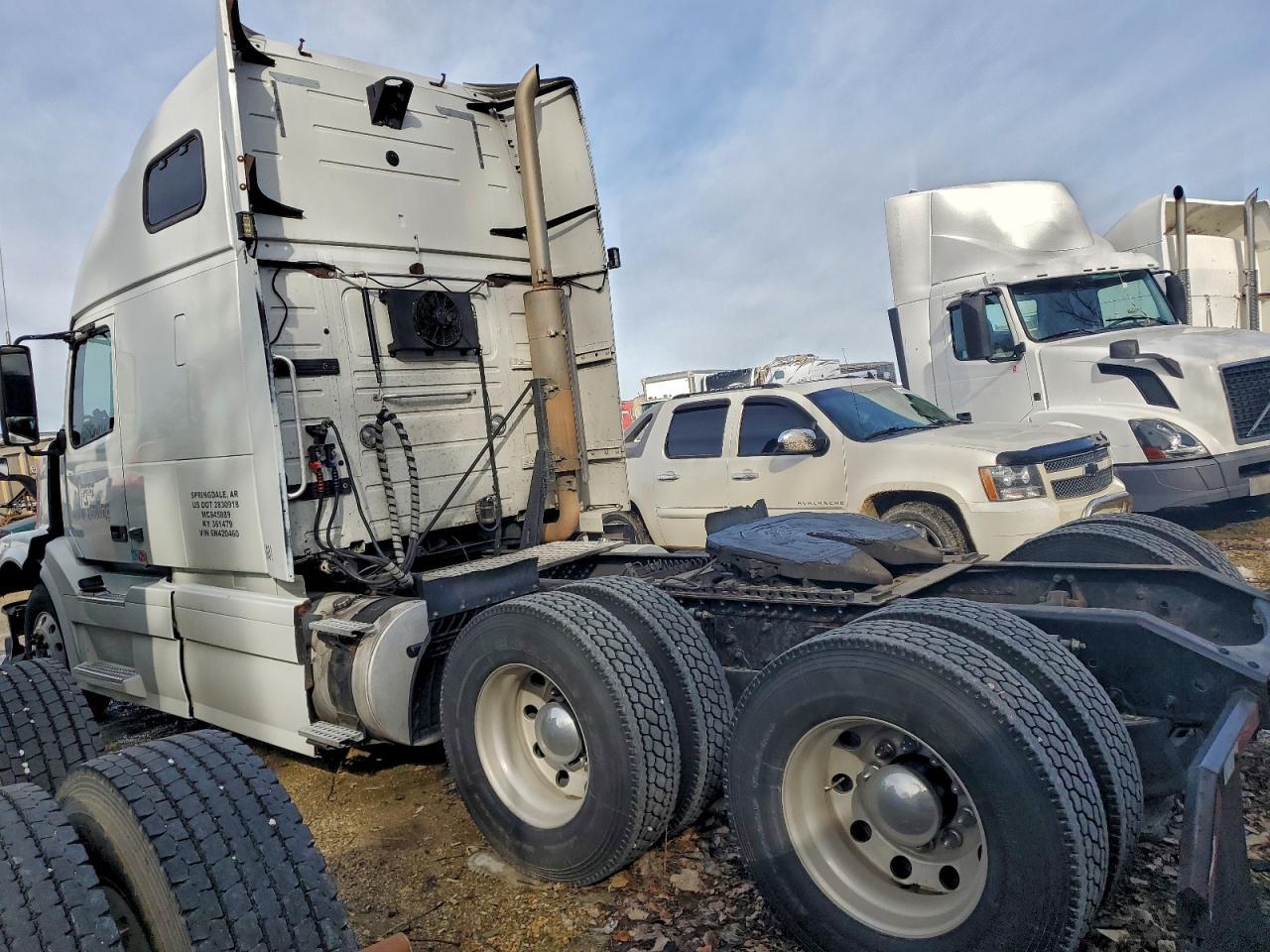 2006 Volvo VNL Semi Truck