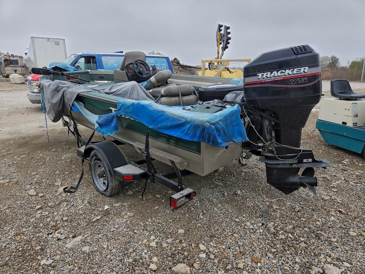 1999 Tracker Boat