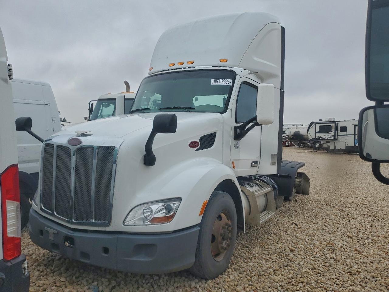 2018 Peterbilt 579 Semi Truck