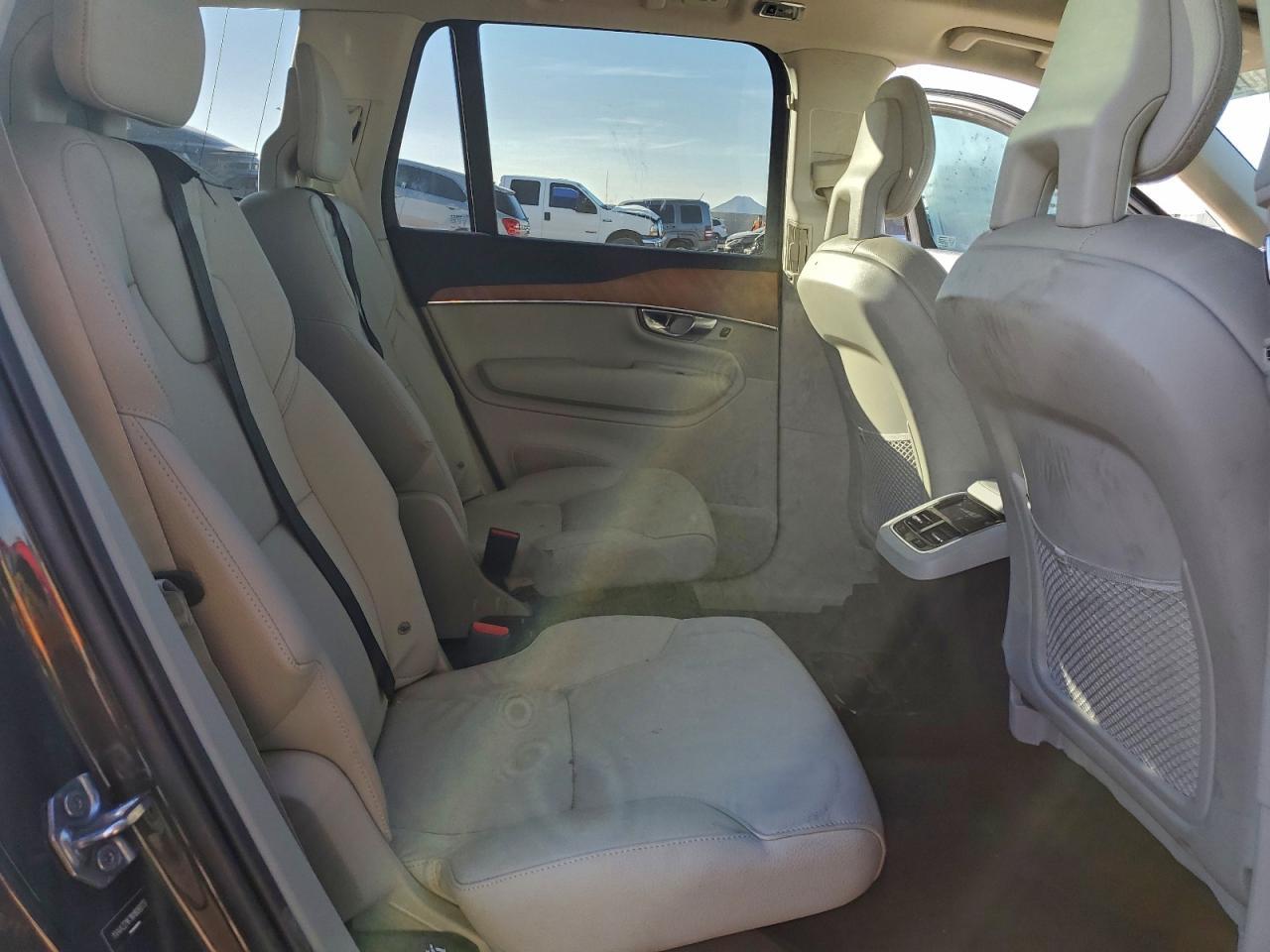 2022 Volvo Xc90 T6 Momentum