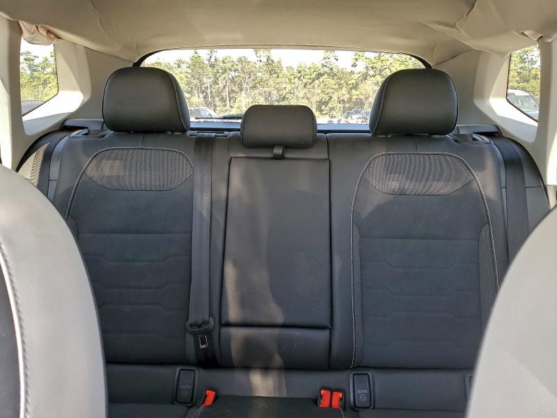 2025 Volkswagen Taos se