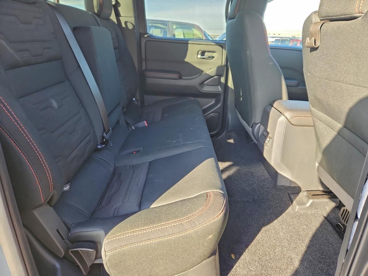 2025 Nissan Frontier s