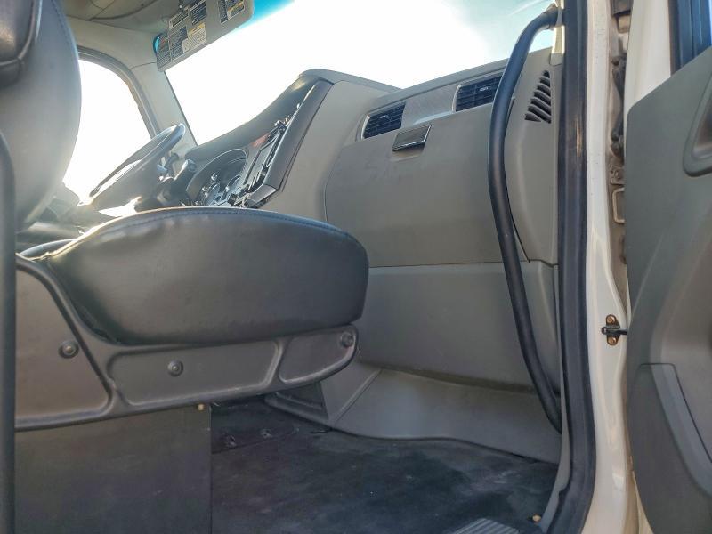 2019 Kenworth T680 Semi Truck