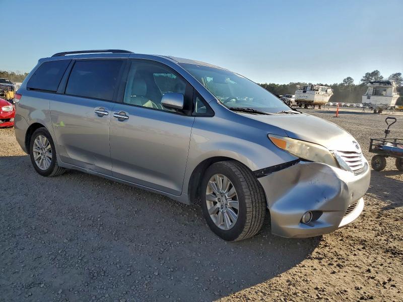 2011 Toyota Sienna xle