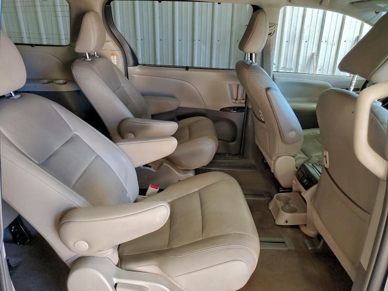 2018 Toyota Sienna xle