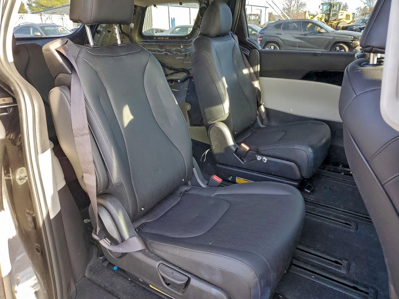 2023 KIA Carnival sx