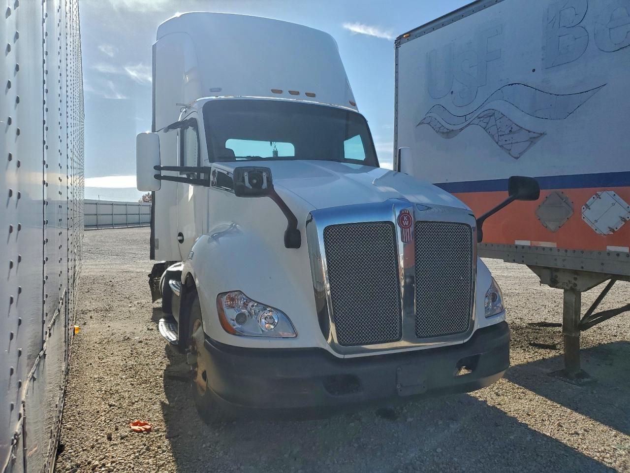 2016 Kenworth T680 Semi Truck