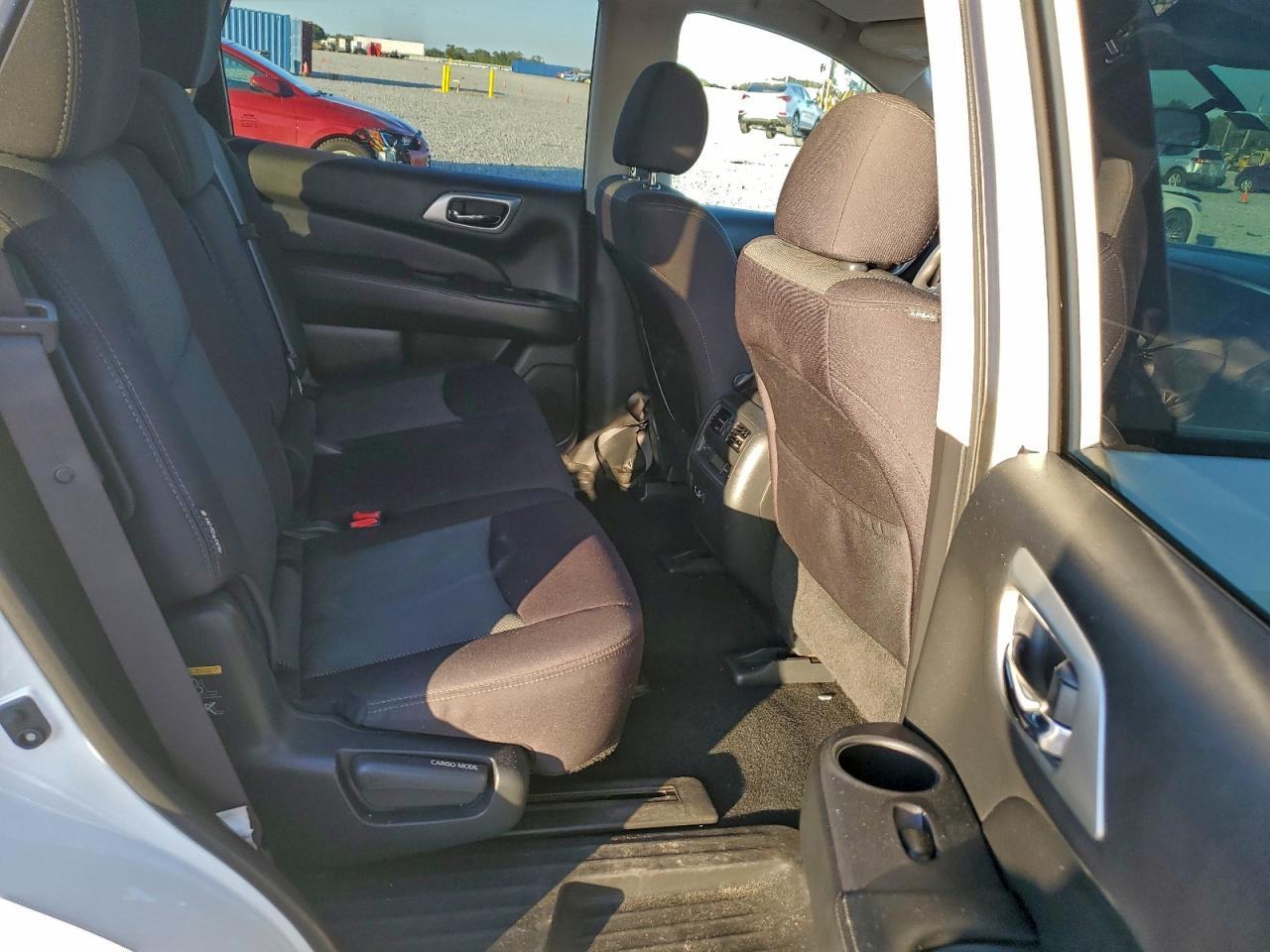 2020 Nissan Pathfinder s