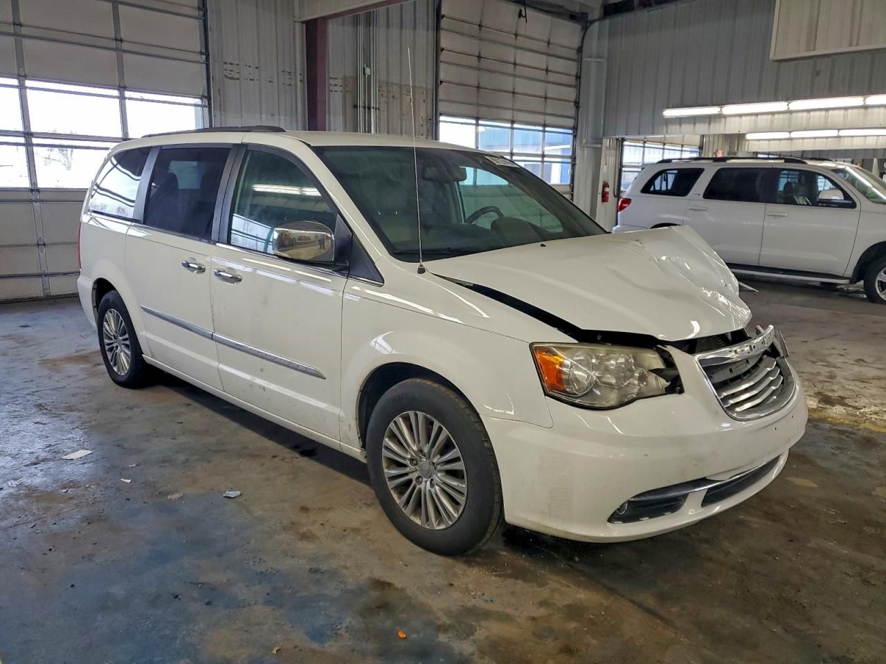 2014 Chrysler Town & Country Touring l