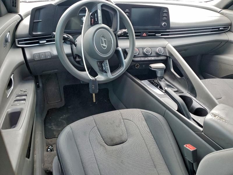 2024 Hyundai Elantra se