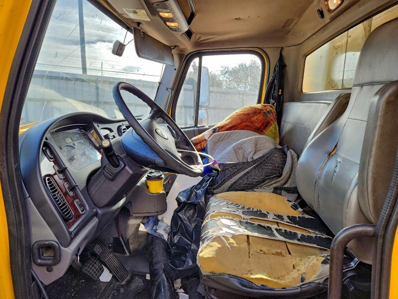 2015 Freightliner Business Class M2 BOX Truck