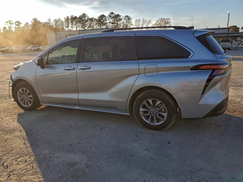 2025 Toyota Sienna xle