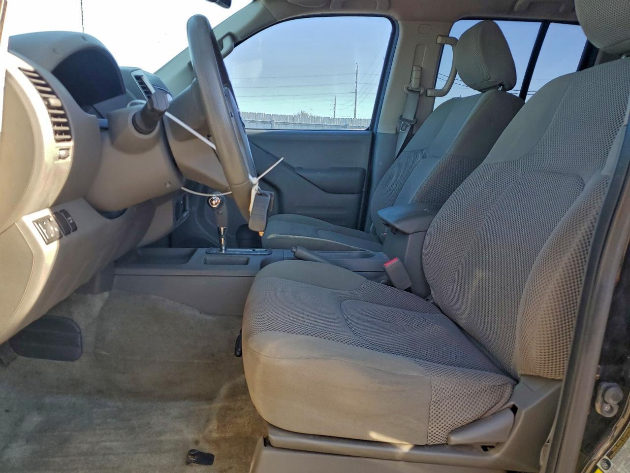 2016 Nissan Frontier s