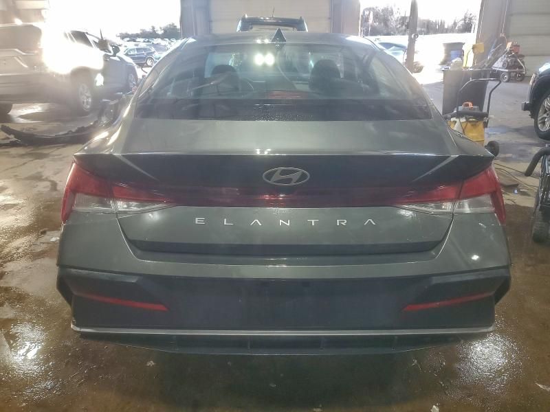 2025 Hyundai Elantra se