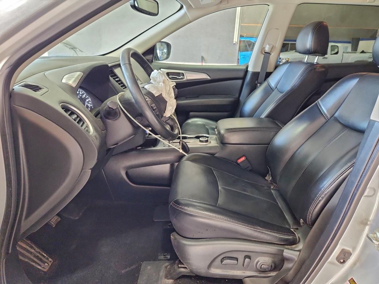 2020 Nissan Pathfinder sl