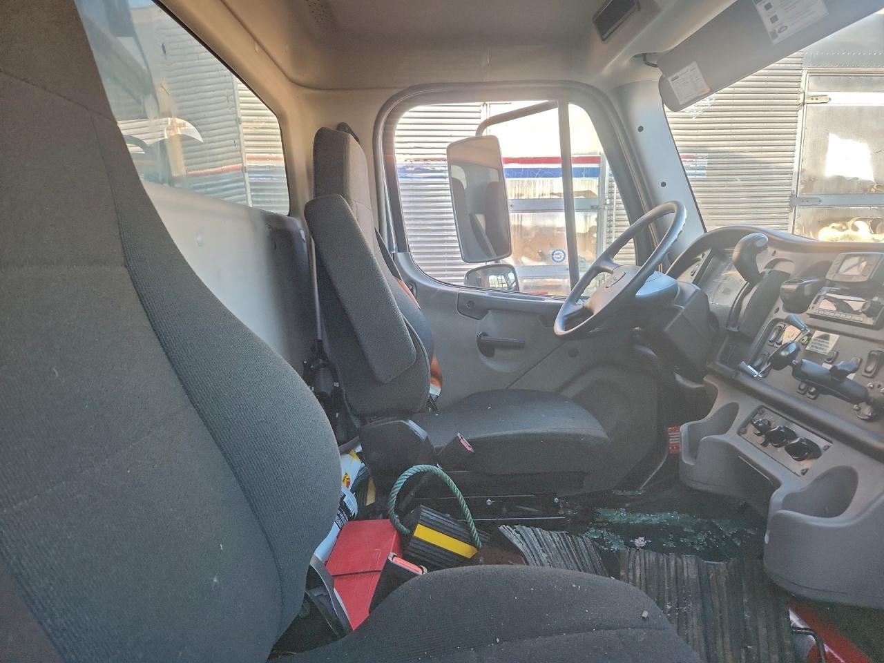 2024 Freigliner 2024 Freightliner Business Class M2 BOX Truck