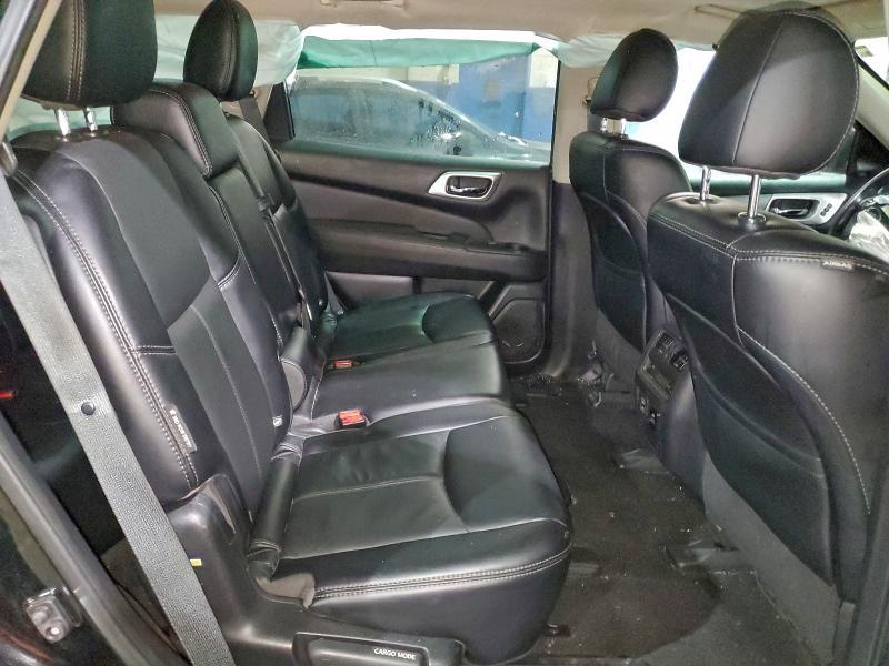 2018 Nissan Pathfinder s