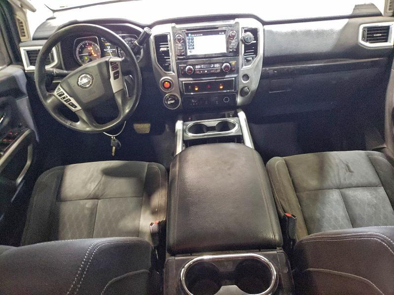 2017 Nissan Titan sv
