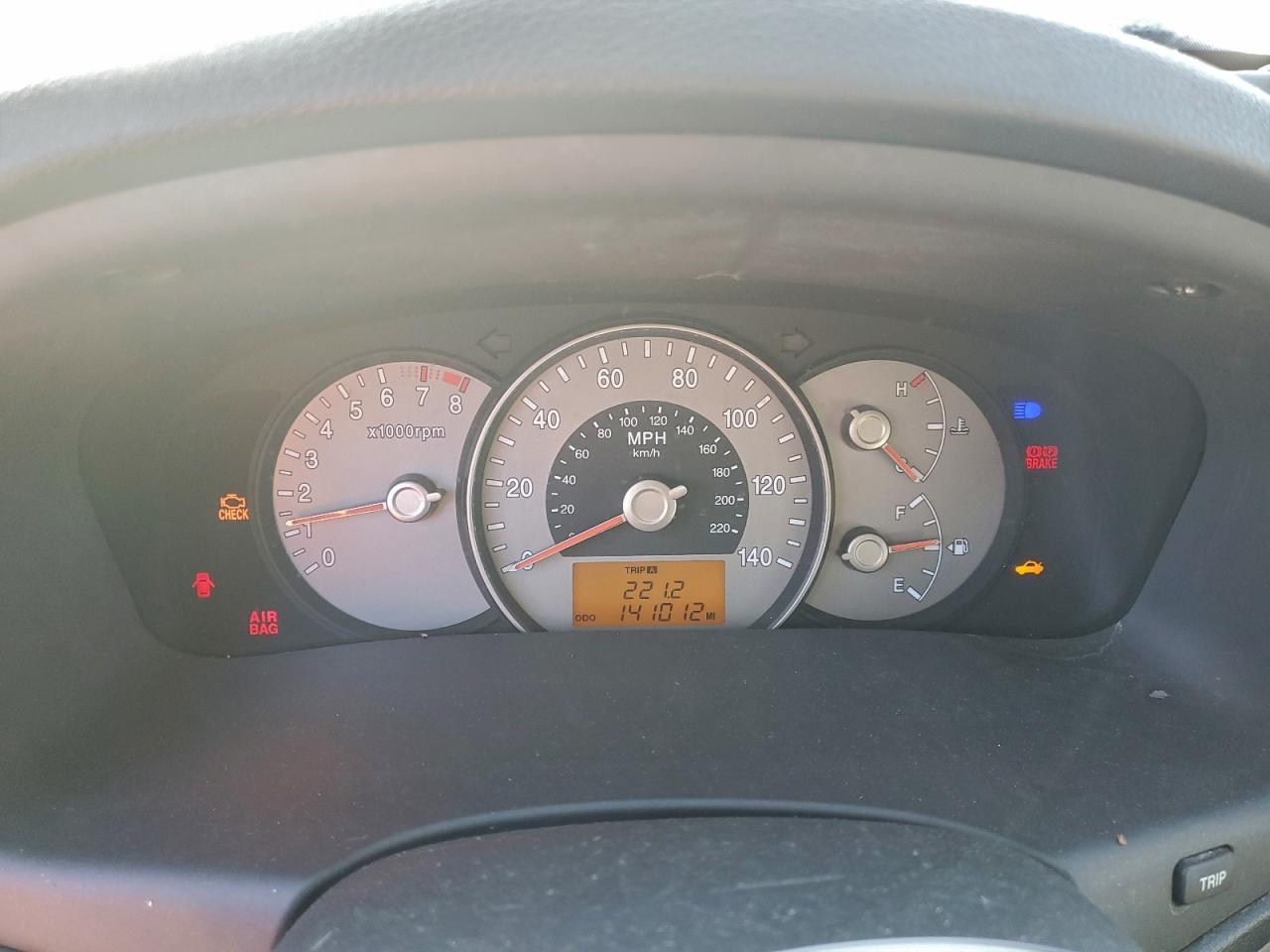 2007 KIA Rondo Base