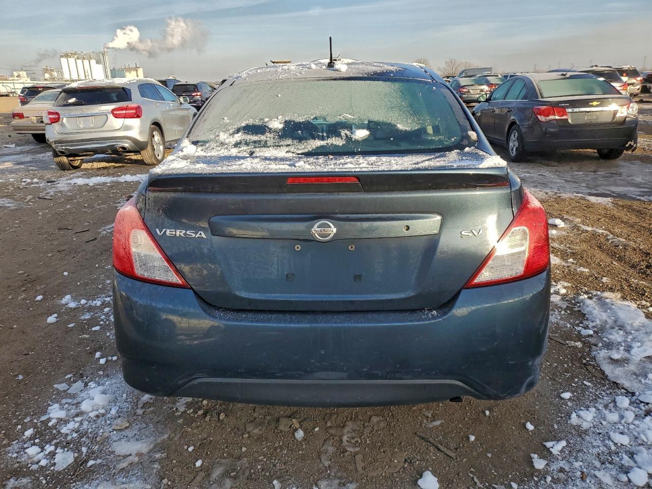 2017 Niss Versa s