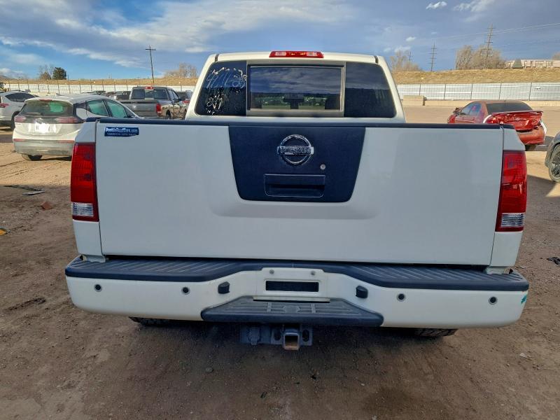 2010 Nissan Titan se