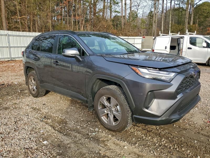 2025 Toyota Rav4 xle