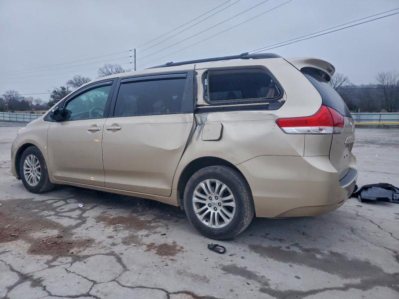 2011 Toyota Sienna xle