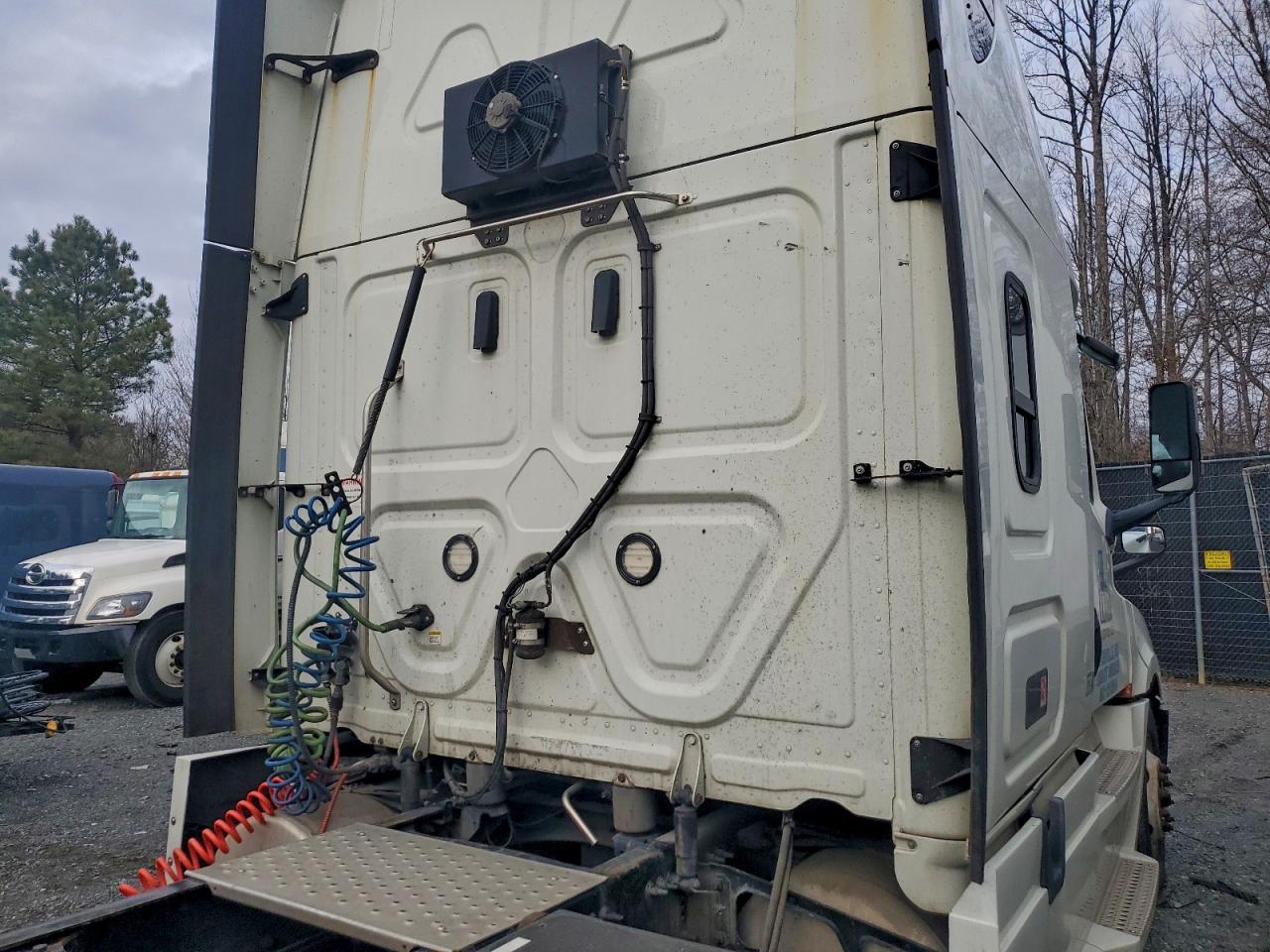 2019 Freigliner 2019 Freightliner Cascadia 126 Semi Truck