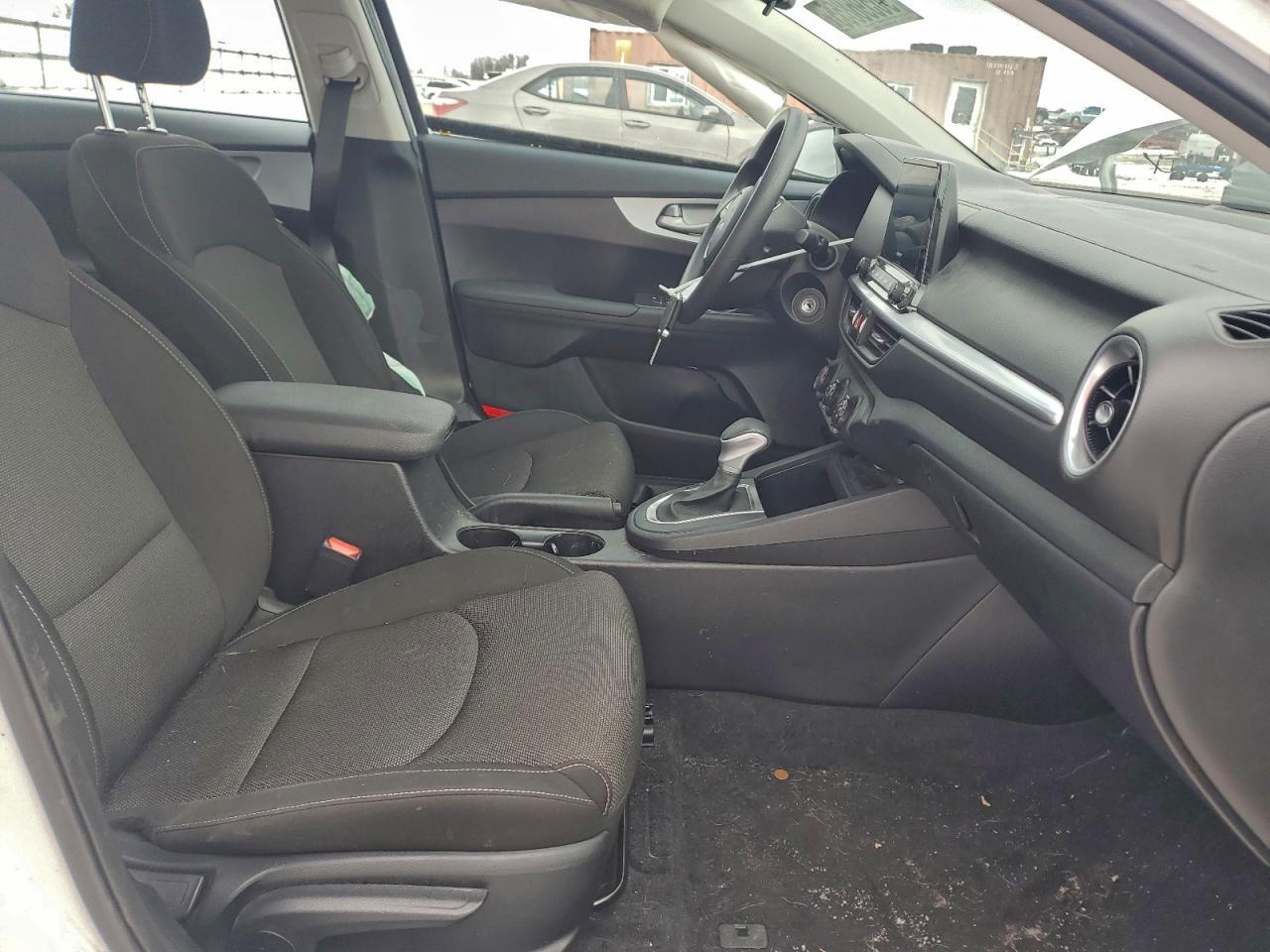 2024 KIA Forte lx