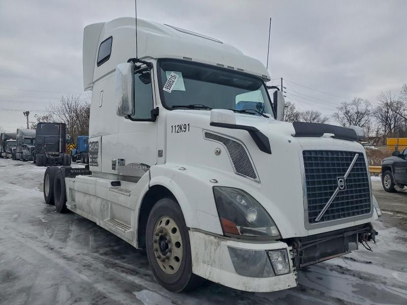 2010 Volvo VNL Semi Truck