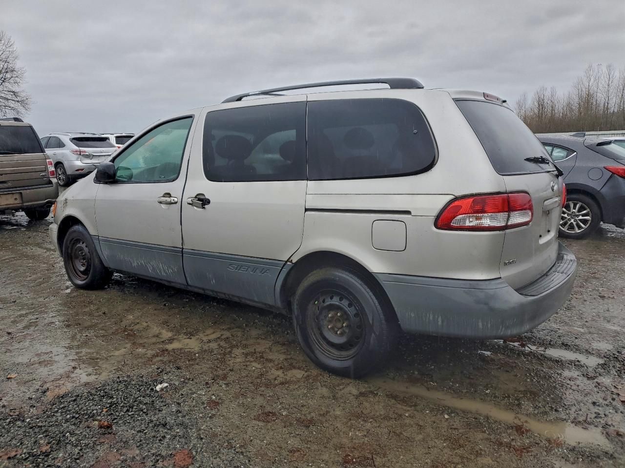 2003 Toyota Sienna le