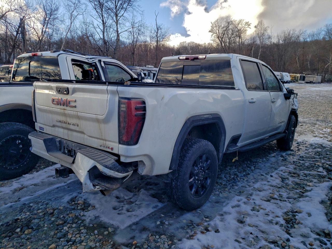 2024 GMC Sierra K2500 AT4