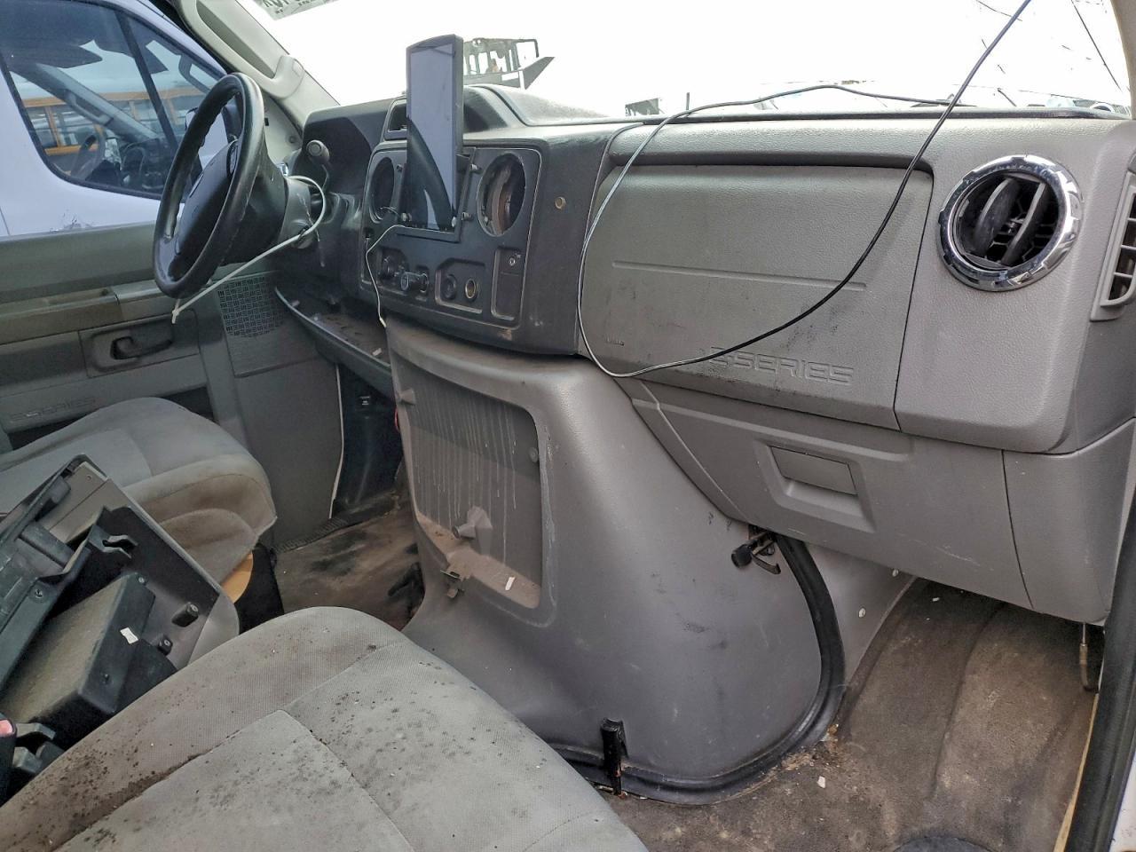 2011 Ford Econoline E150 van